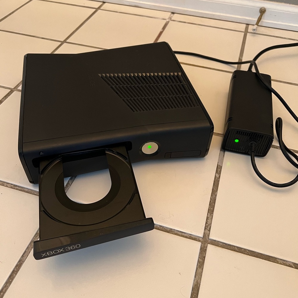 Black Xbox 360 S console